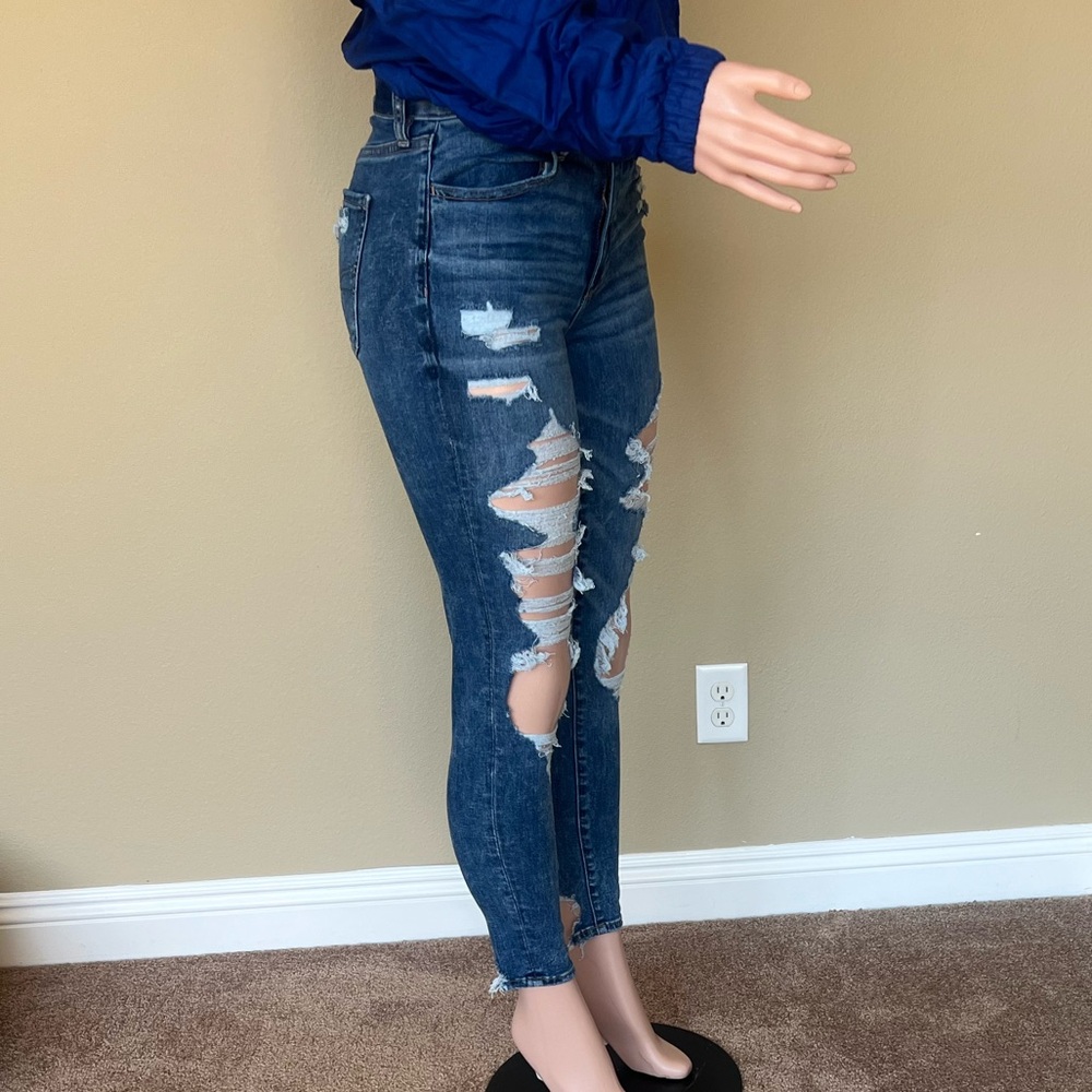 American Eagle Outfitters Ripped Blue Skinny Jeans. Size 6. Great Fit & Stretch - Picture 2 of 5